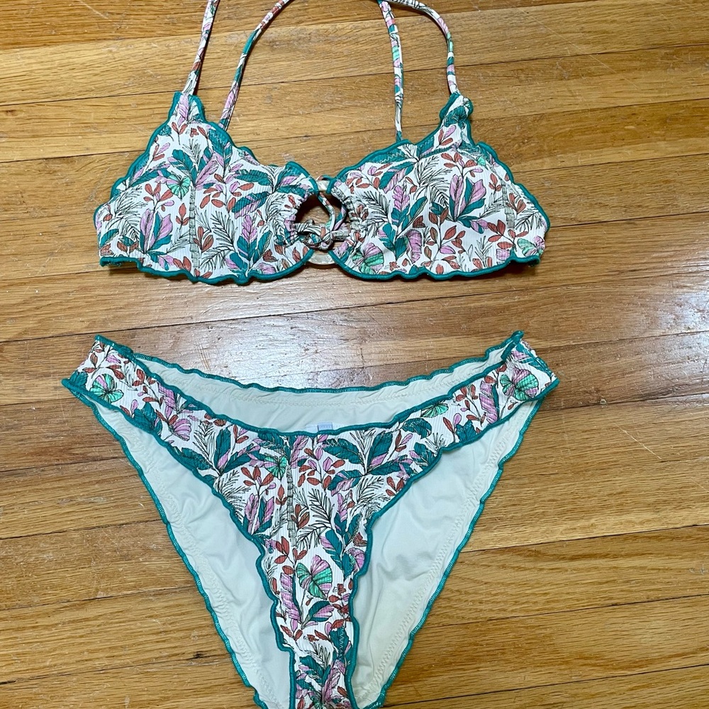 Green Tropical Print Bandeau Bikini with Sweetheart Neckline